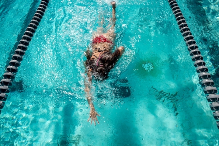 single-swimmer-freestyle