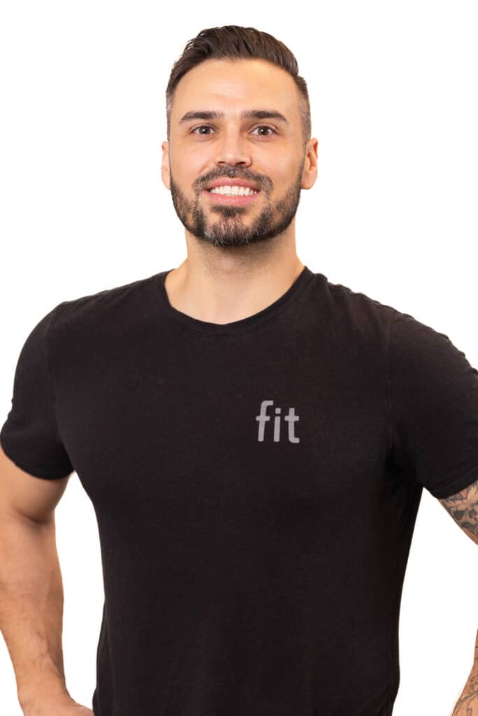 A man wearing a black t - shirt with the word fit on it.